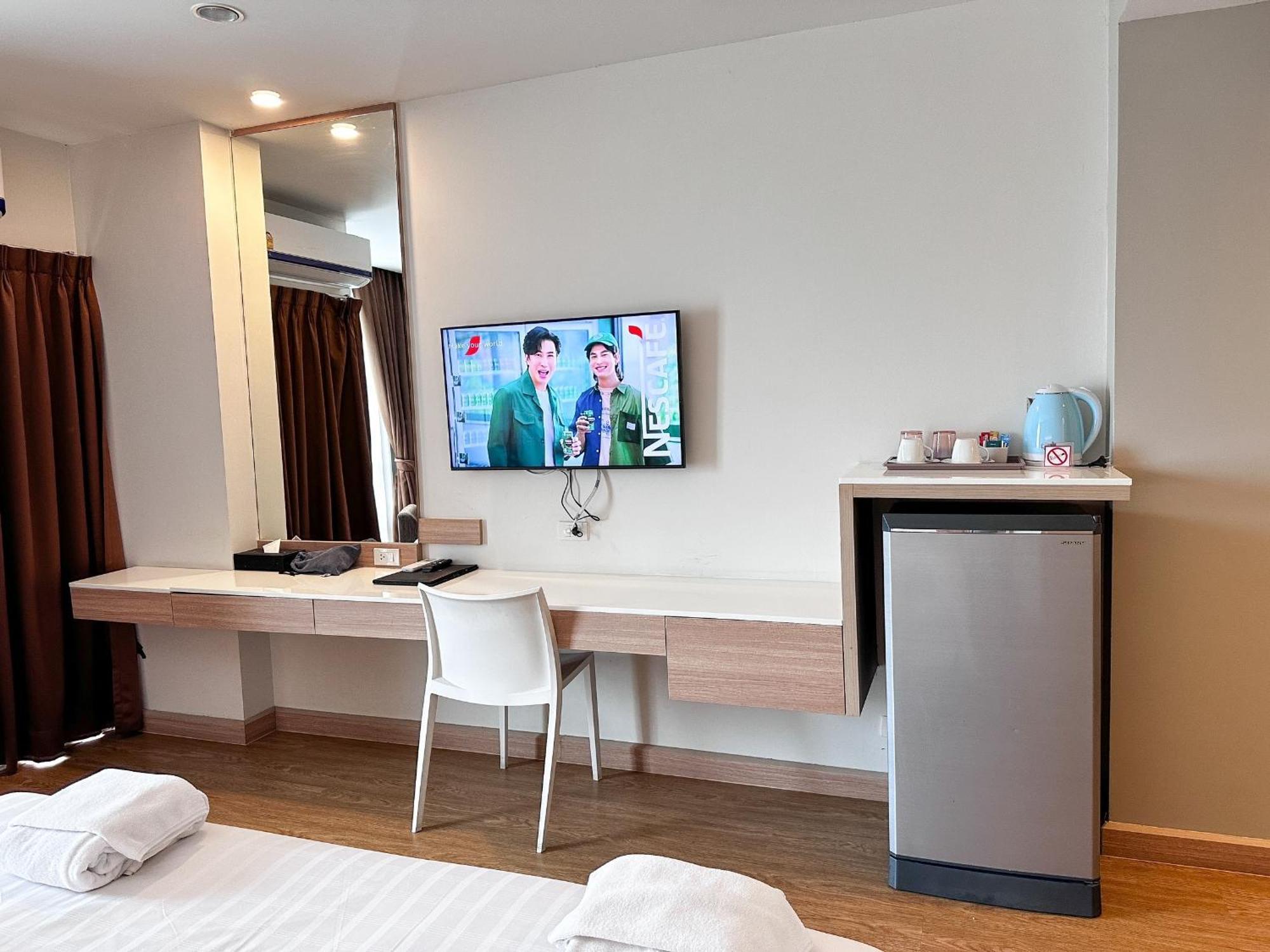 Crystal Suites Suvarnbhumi Airport Bangkok Exterior photo