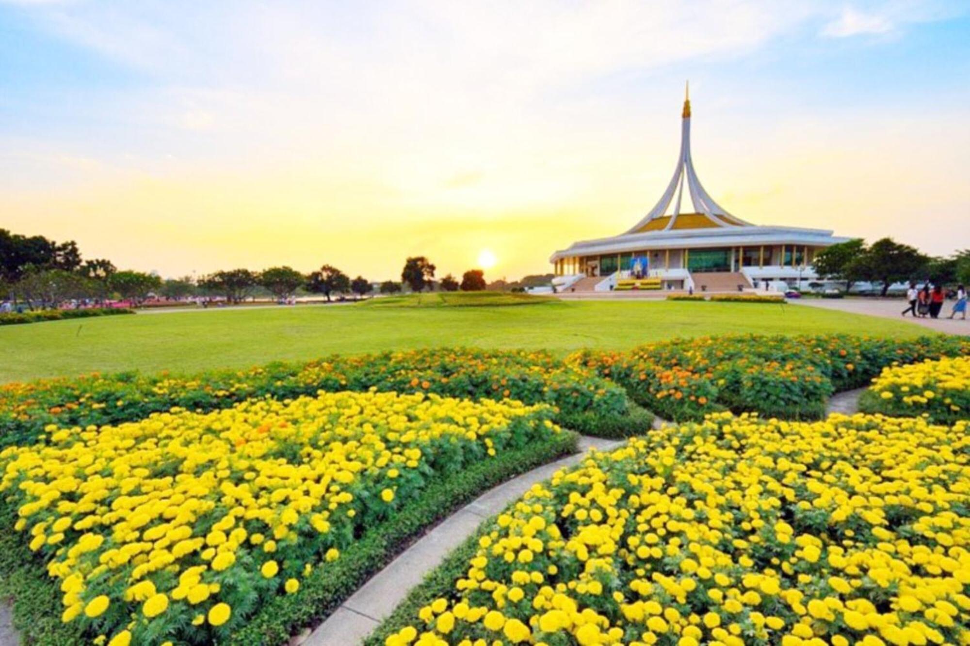 Crystal Suites Suvarnbhumi Airport Bangkok Exterior photo