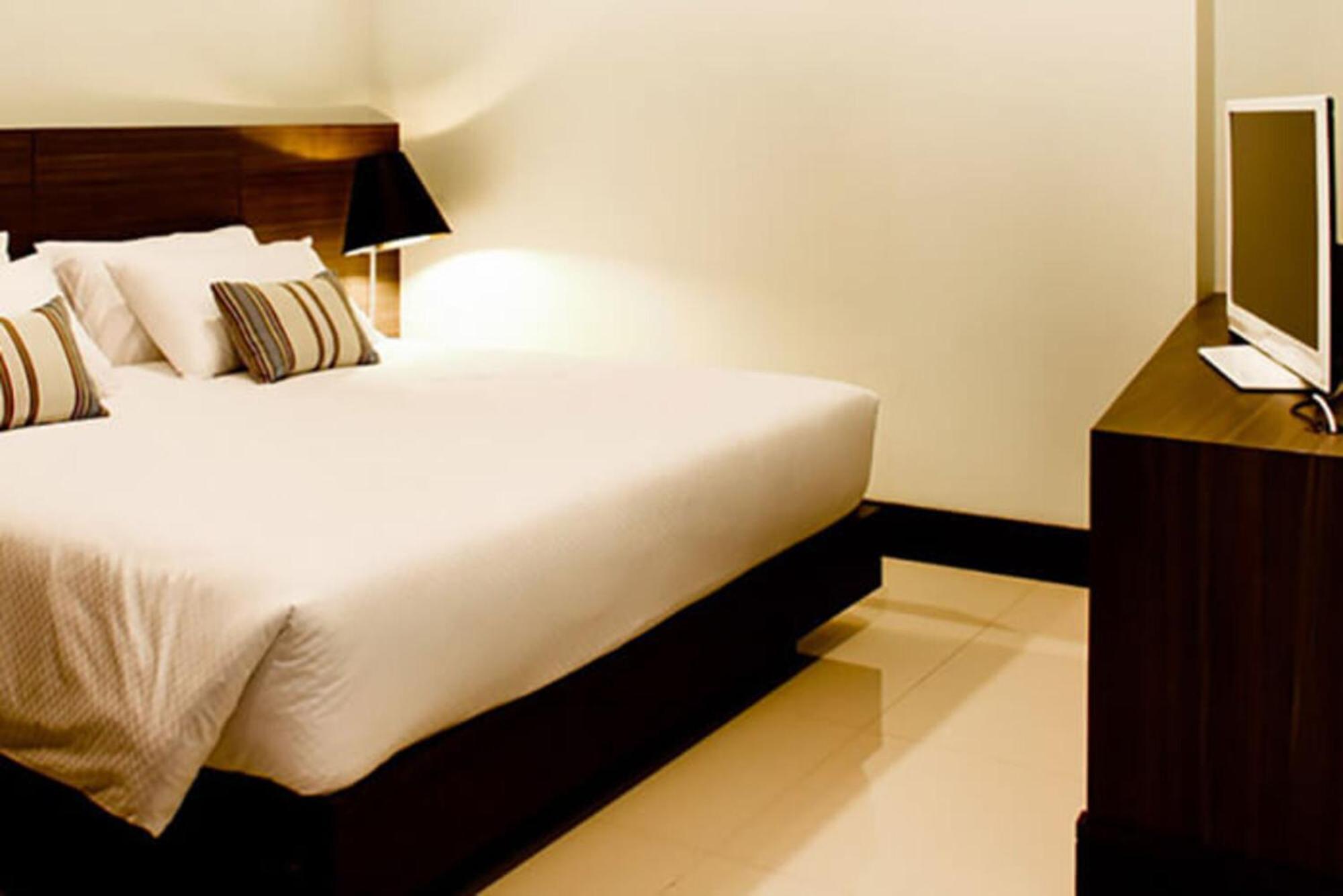 Crystal Suites Suvarnbhumi Airport Bangkok Exterior photo