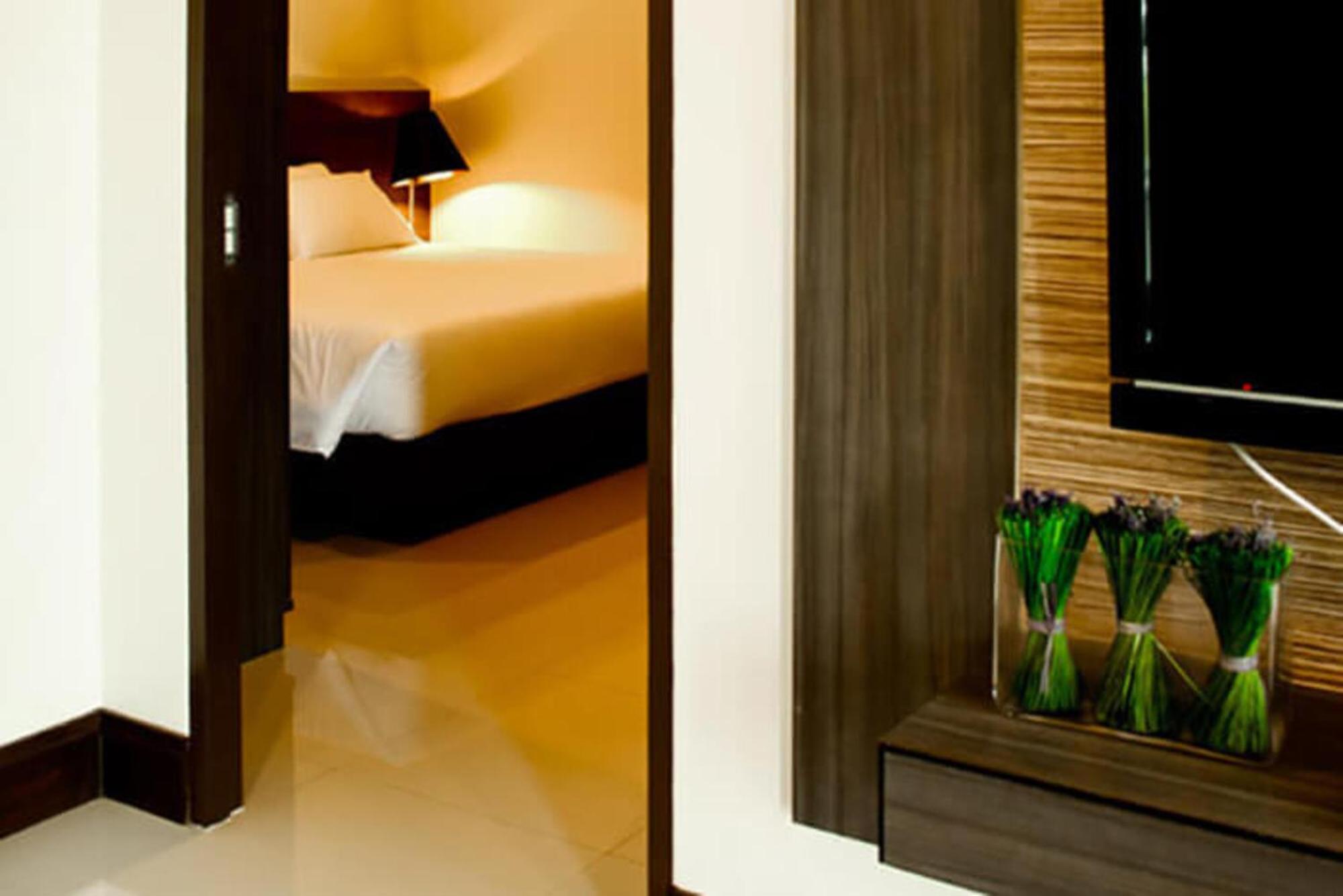 Crystal Suites Suvarnbhumi Airport Bangkok Exterior photo