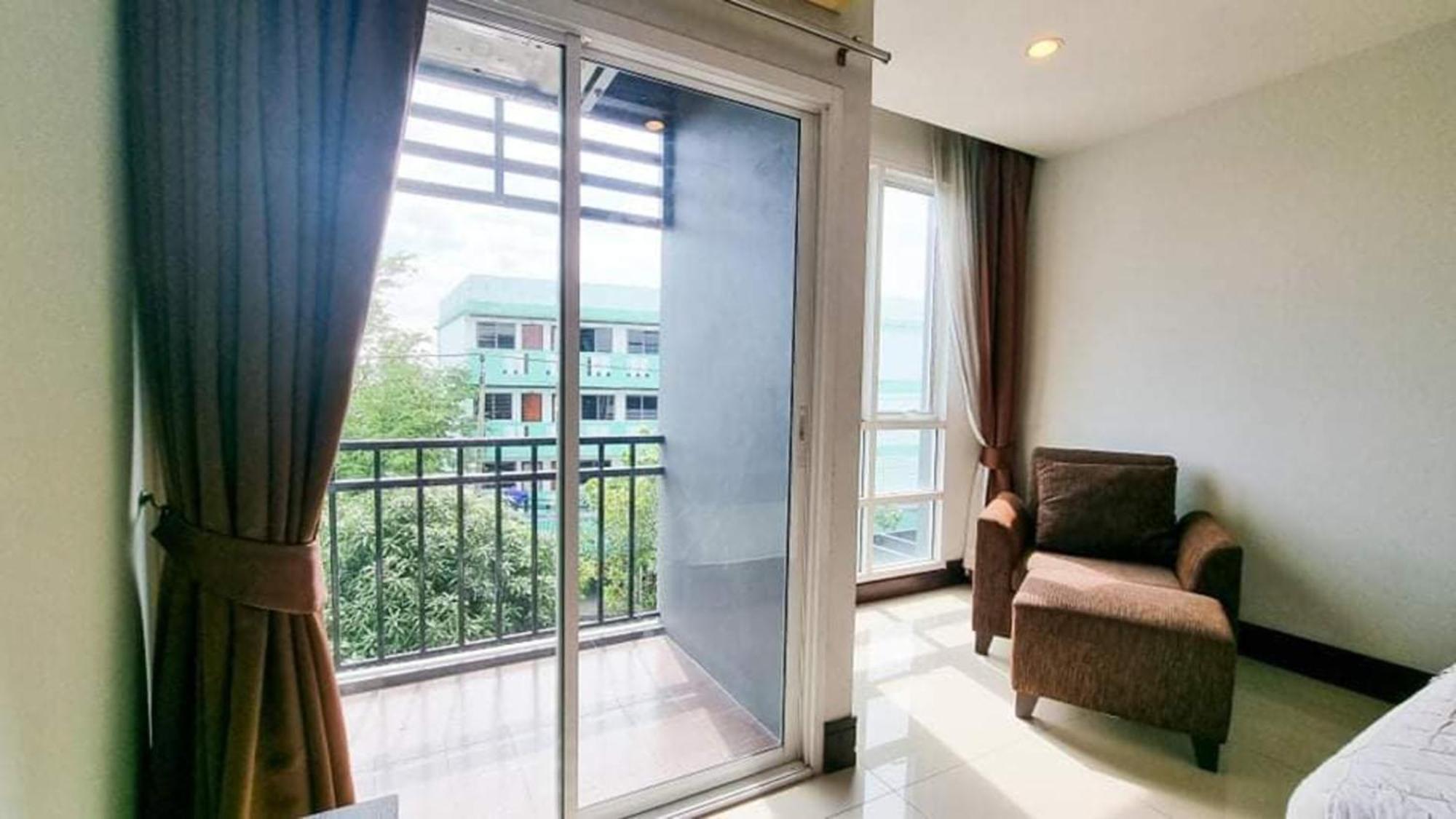 Crystal Suites Suvarnbhumi Airport Bangkok Exterior photo